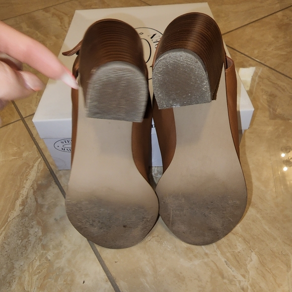 Steve Madden Tan nonstp heels - Picture 5 of 5